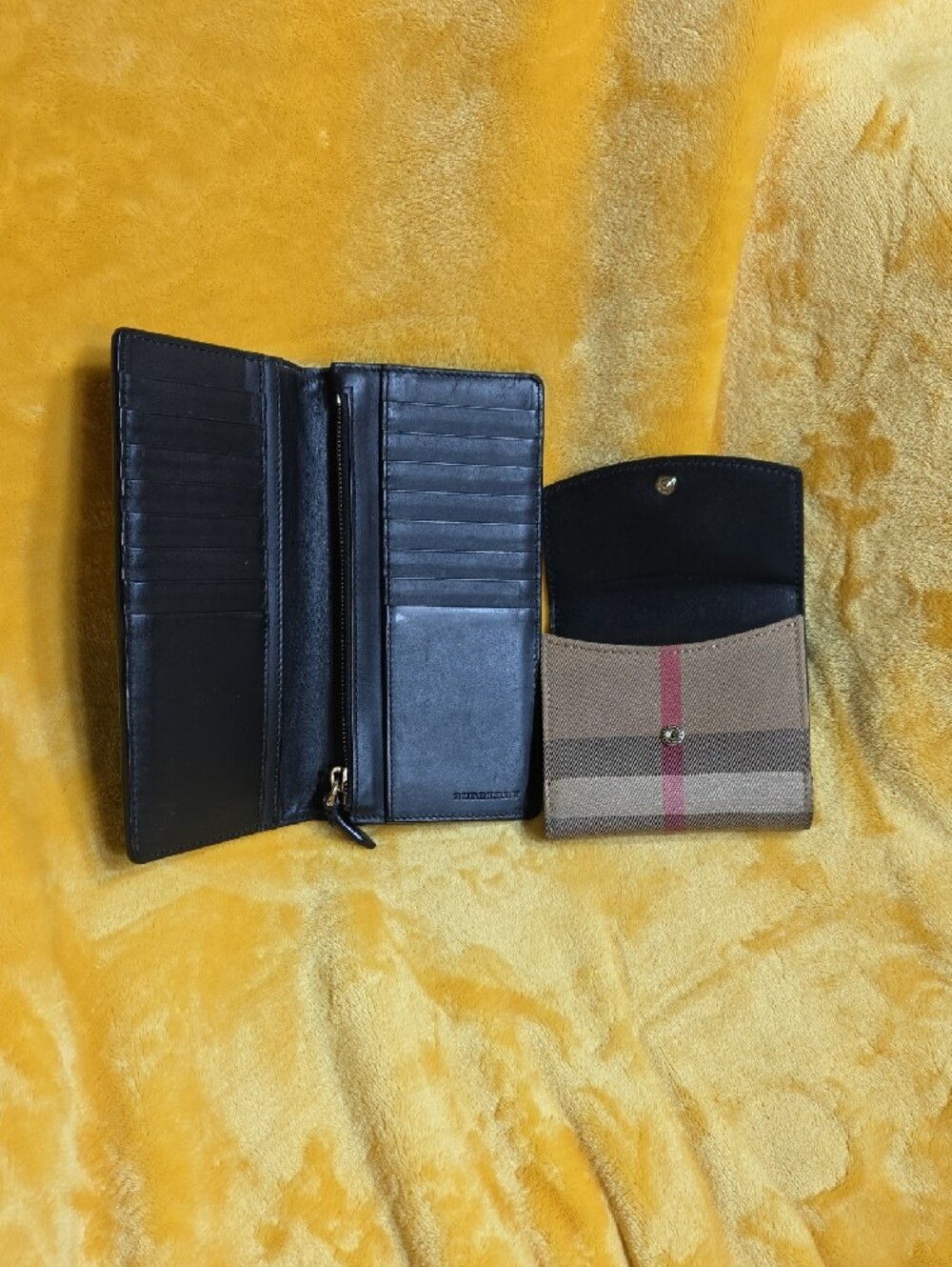 Authentic Burberry Black Leather with Vintage Check Wallet Set - Picture 3 of 5